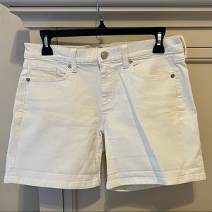 Banana Republic Premium Denim Shorts🤍Like New🤍